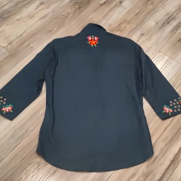 Parsley & Sage Lyocell Embroidered Button down shirt 🏵️ - Picture 6 of 7
